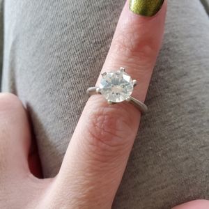 Size 4  2ct moissanite ring